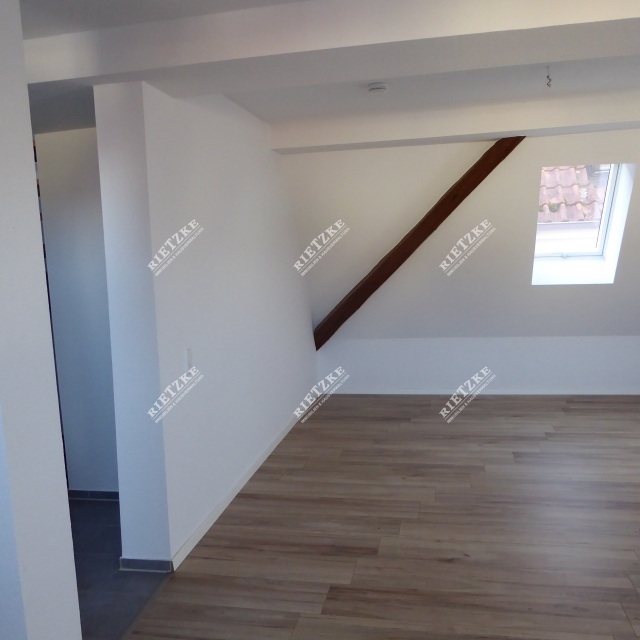 Wohnzimmer 4 - DG.- Maisonettewohnung mit EBK, großer Sonnenterrasse und Carport Mitte Murr