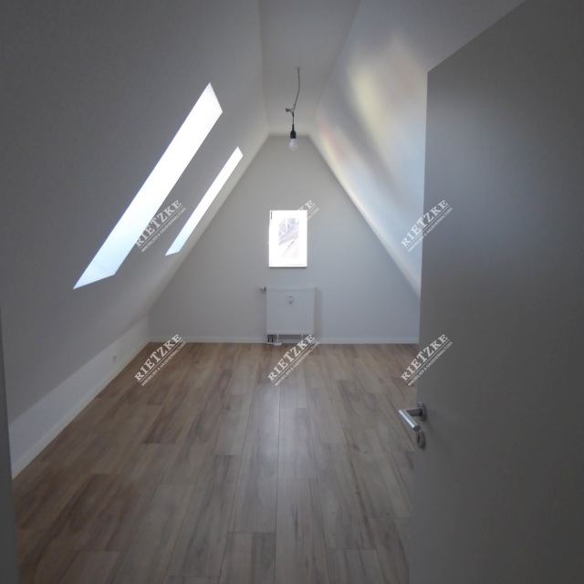 Schlafzimmer groß 1 - DG.- Maisonettewohnung mit EBK, großer Sonnenterrasse und Carport Mitte Murr