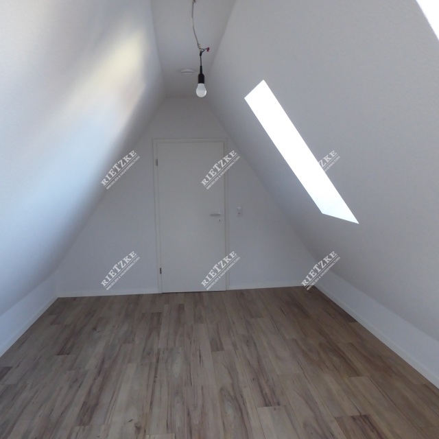 Schlafzimmer groß 2 - DG.- Maisonettewohnung mit EBK, großer Sonnenterrasse und Carport Mitte Murr