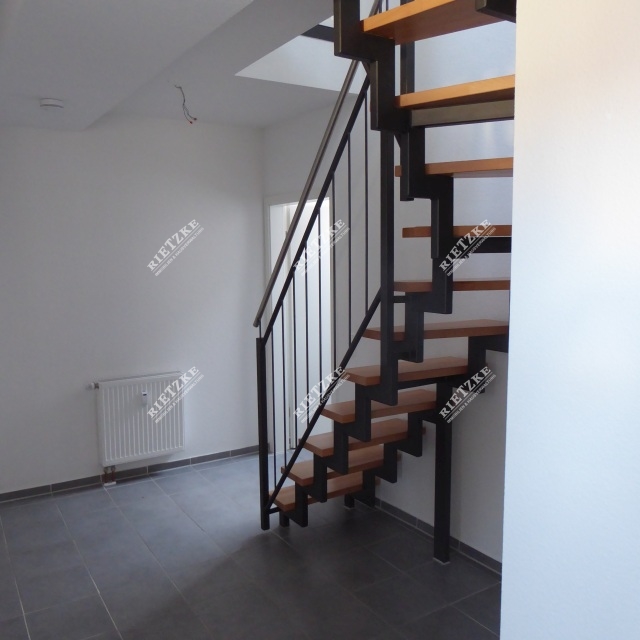 Flur 1.OG 2 - DG.- Maisonettewohnung mit EBK, großer Sonnenterrasse und Carport Mitte Murr