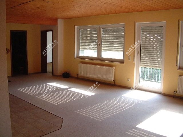 ARI-9033-Wohnzimmer- - 4 Zi.- Whg im 2 Familienhaus, kinderfreundlich und ruhig gelegen!