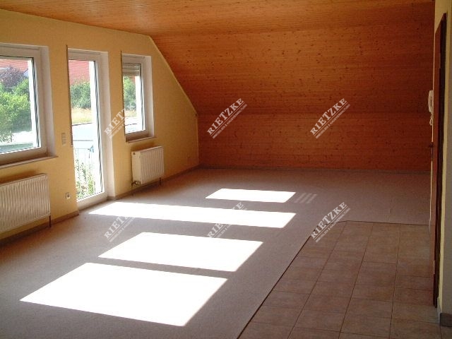 ARI-9033-Wohnzimmer- - 4 Zi.- Whg im 2 Familienhaus, kinderfreundlich und ruhig gelegen!