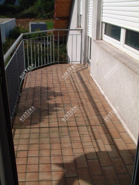 ARI-9033-Balkon - 4 Zi.- Whg im 2 Familienhaus, kinderfreundlich und ruhig gelegen!
