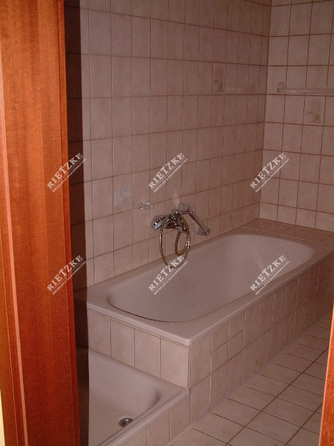 Bad-Dusche - 4 Zi.- Whg im 2 Familienhaus, kinderfreundlich und ruhig gelegen!