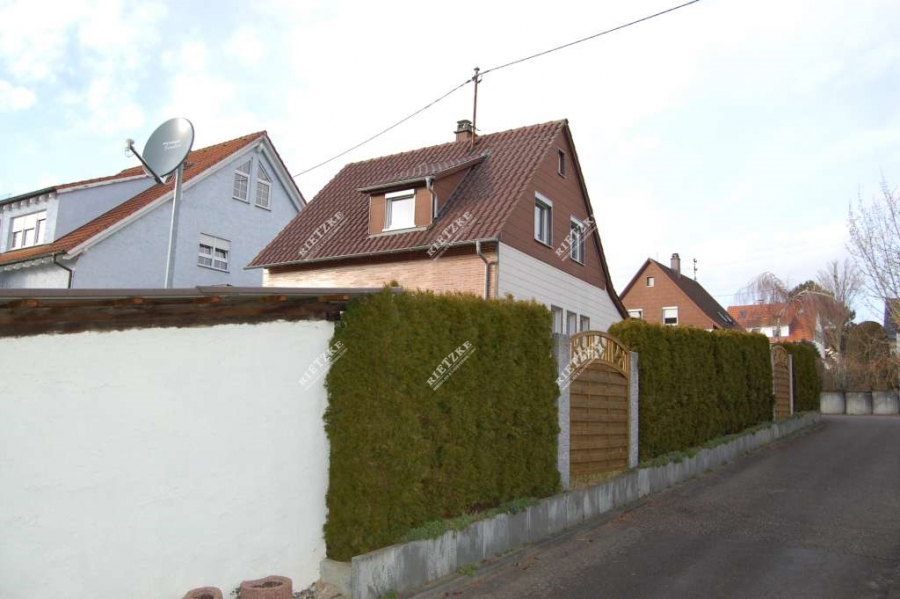 Rietzke EFH Rutesheim Hausansi - Tolles sonniges Grundstück, komplett renovierungsbedürftiges Häuschen für erfahrene Handwerker red.